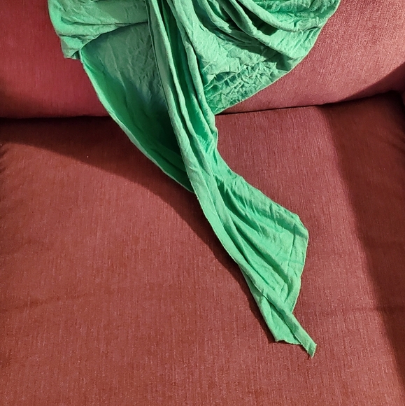 Cute green skirt - Picture 2 of 3